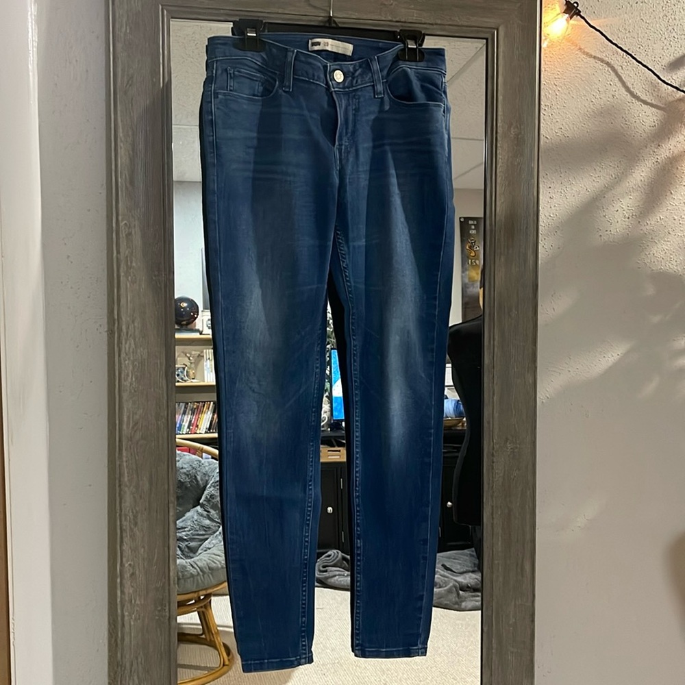 Levi’s skinny jeans size 29 waist regular length. Worn only a hand full of times